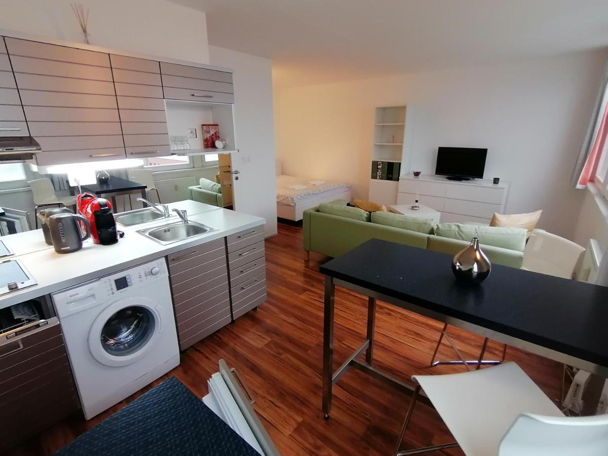 Golden Family Apartments Πράγα Εξωτερικό φωτογραφία