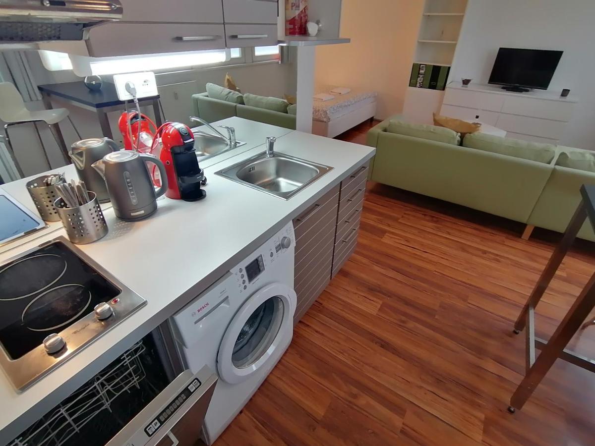 Golden Family Apartments Πράγα Εξωτερικό φωτογραφία