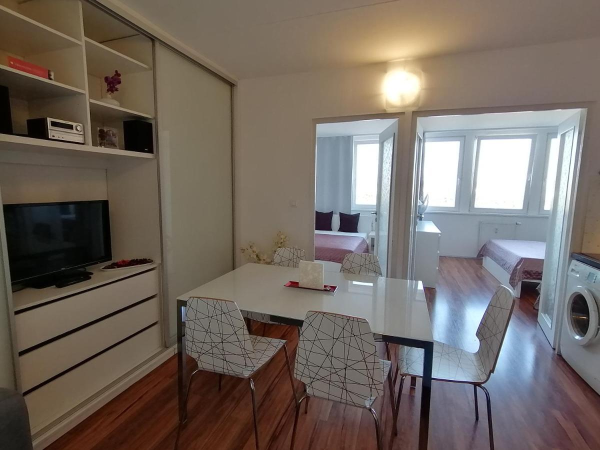 Golden Family Apartments Πράγα Εξωτερικό φωτογραφία