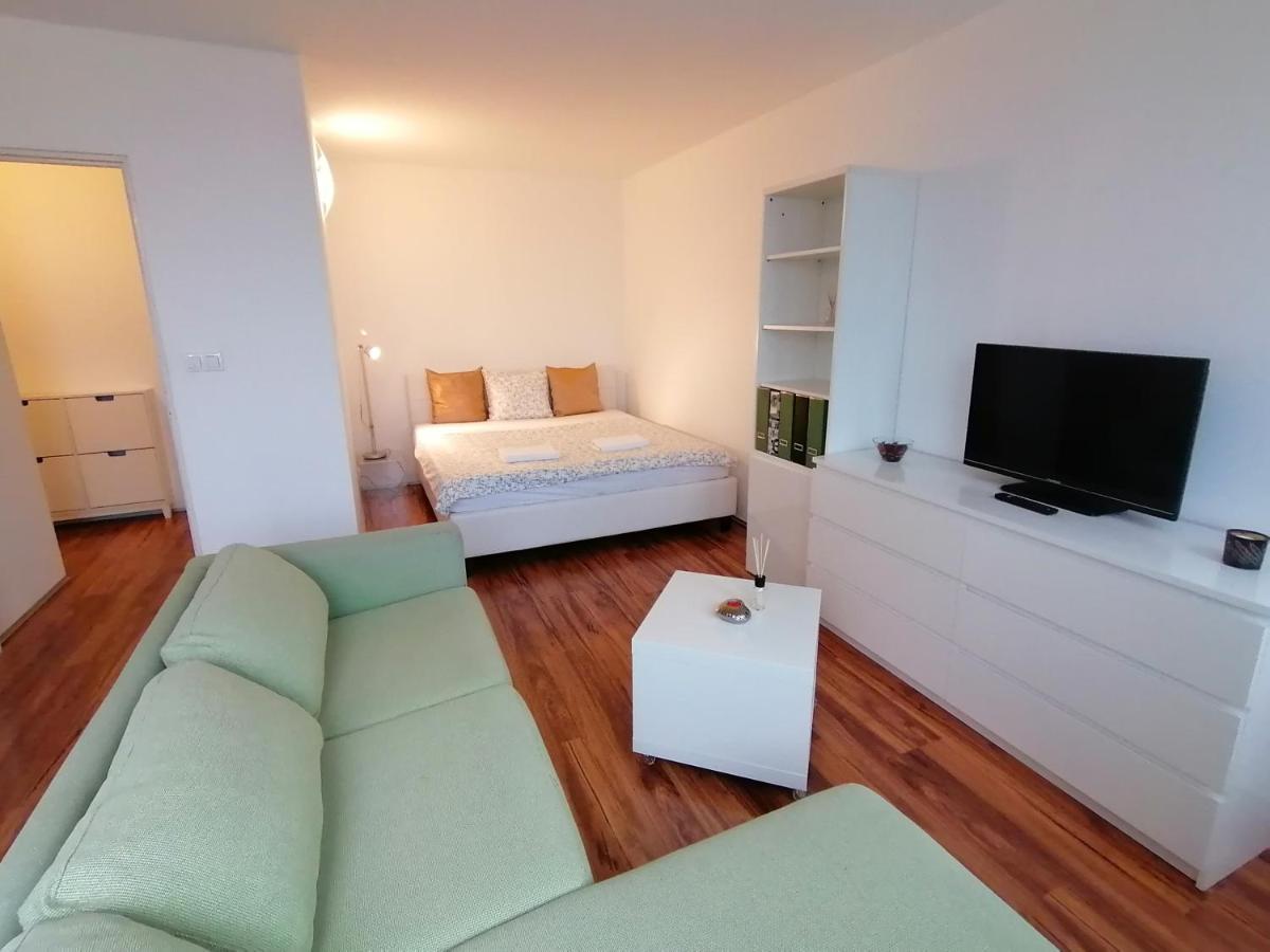 Golden Family Apartments Πράγα Εξωτερικό φωτογραφία